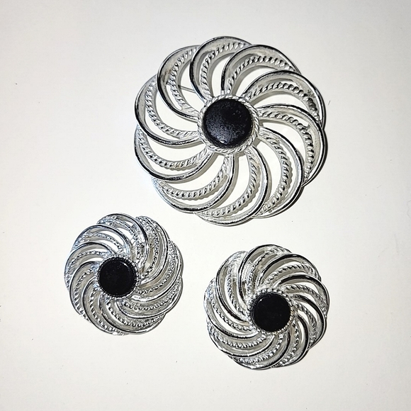 SARAH COVENTRY "MYSTIC SWIRL" 1966 BROOCH & EARRINGS - Picture 2 of 8